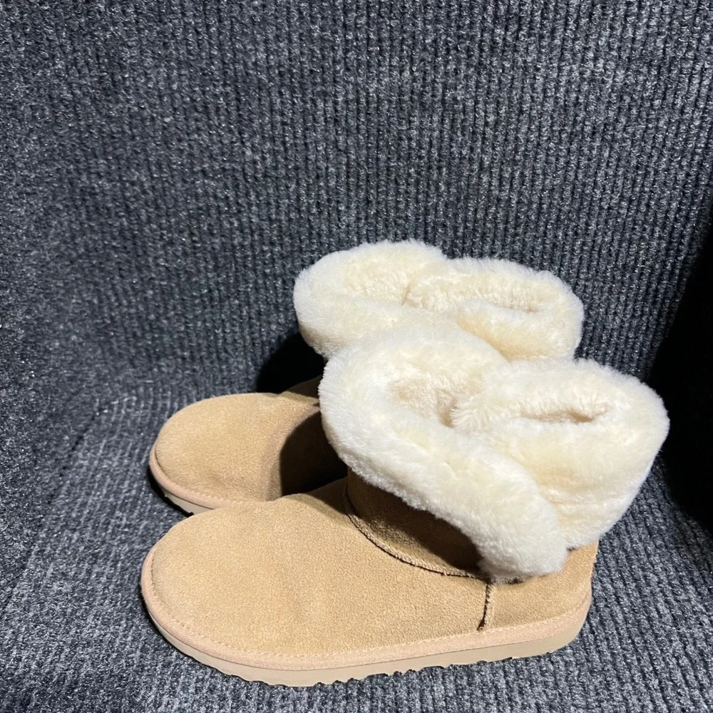 UGG classic mini